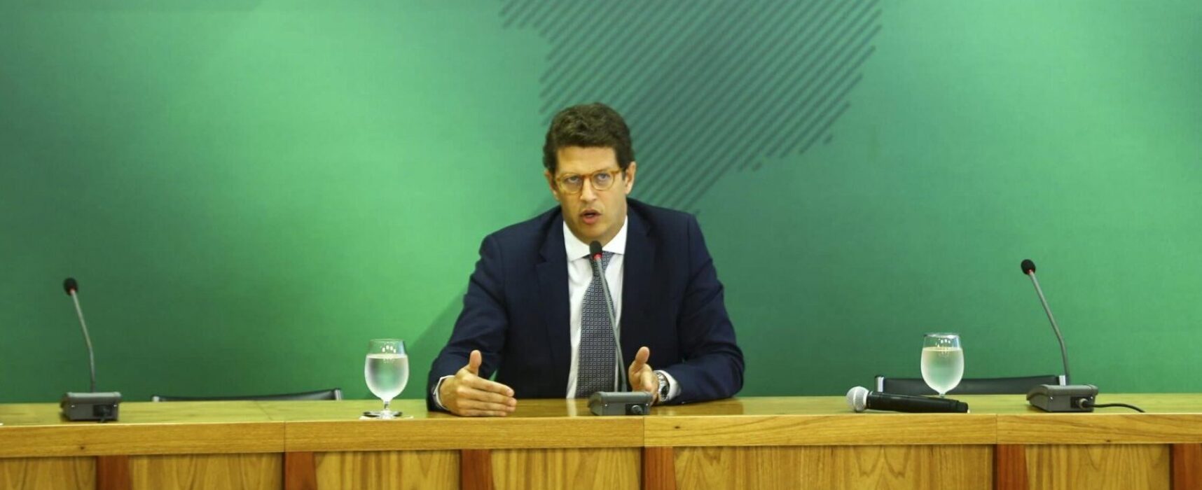 Na mira do STF, Ricardo Salles cumpre ‘agenda positiva’ no sul da Bahia