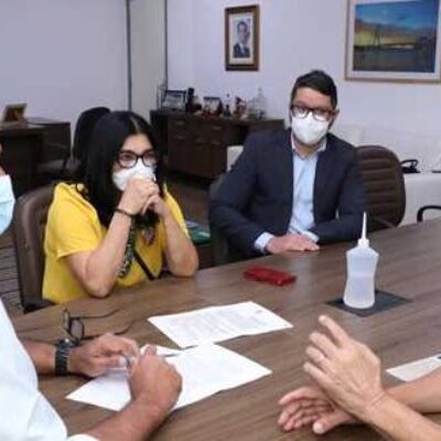 Prefeitura e Faculdade Santo Agostinho firmam parceria para implantação de residência médica