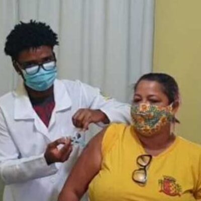 Trabalhadores da limpeza pública foram imunizados contra a Covid-19, em Ilhéus