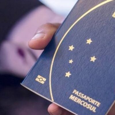 Vacina vira passaporte na retomada do turismo no mundo
