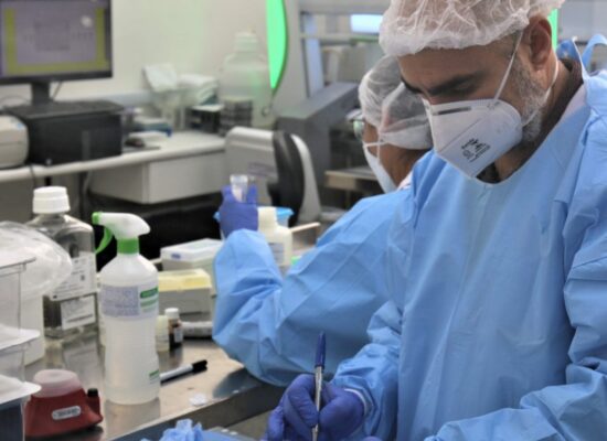 Variantes mais contagiosas do novo coronavírus se espalharam pela Bahia, conclui laboratório