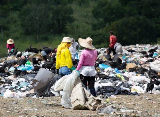 Assinatura de Termo de Cooperação assegura auxílio para famílias do antigo lixão de Itabuna