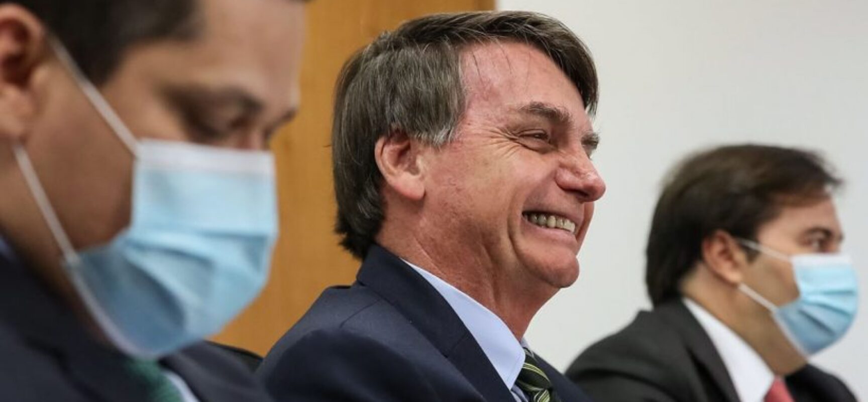 Bolsonaro diz que Queiroga fará parecer para desobrigar uso de máscara por vacinados