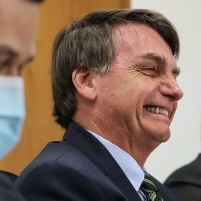 Bolsonaro diz que Queiroga fará parecer para desobrigar uso de máscara por vacinados