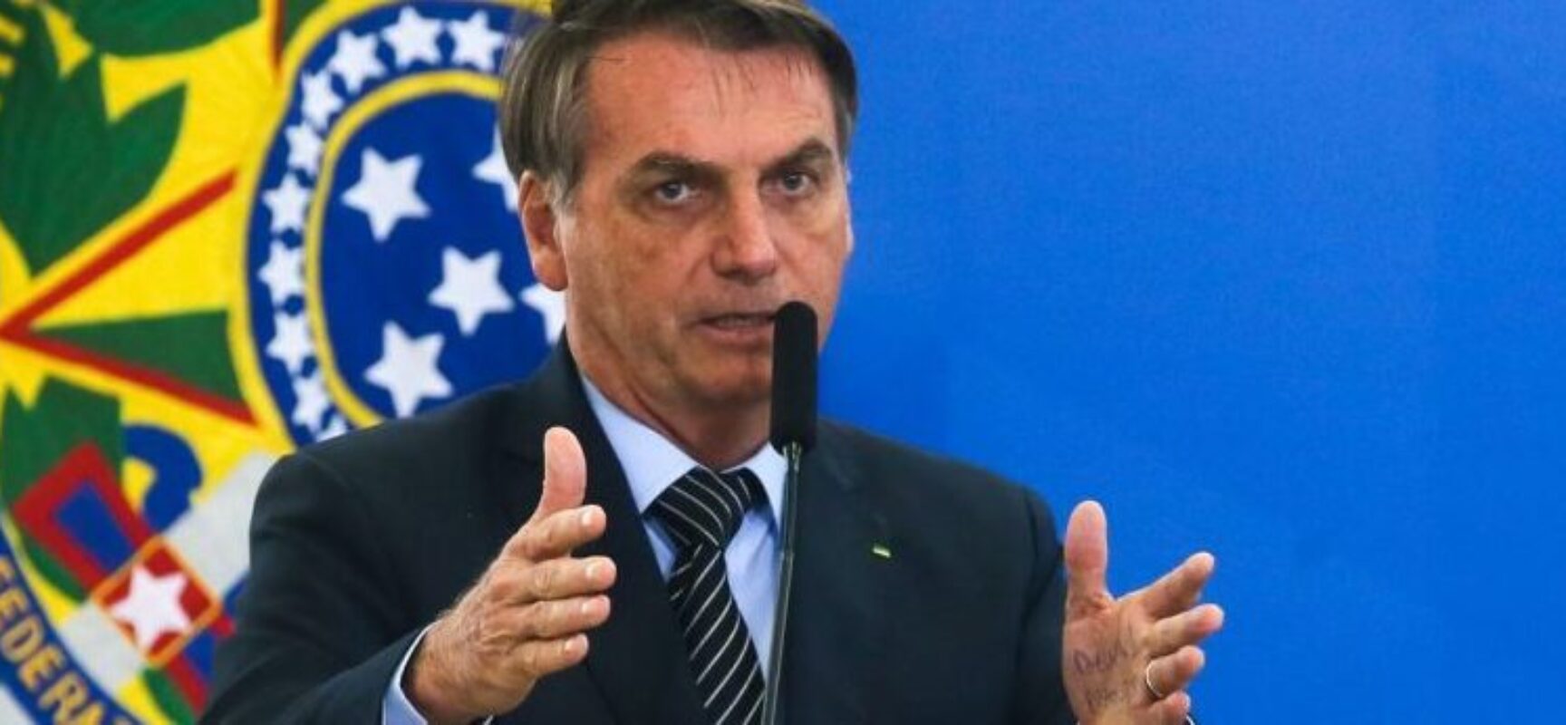 Bolsonaro sanciona lei que visa conceder R$ 5 bilhões a micro e pequenas empresas