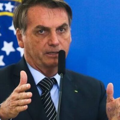 Bolsonaro sanciona lei que visa conceder R$ 5 bilhões a micro e pequenas empresas
