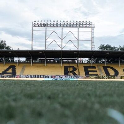 Botafogo recebe Vitória em busca de recuperação na Série B