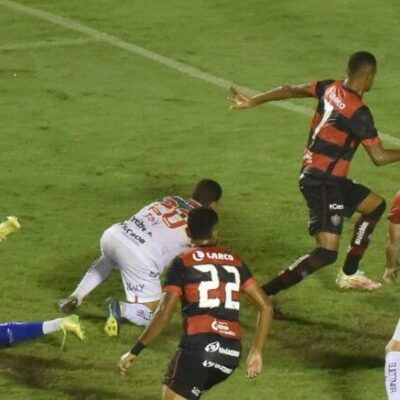 BRASILEIRÃO: De virada, Vitória bate o Brusque e deixa o Z-4 da Série B