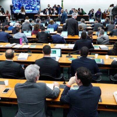 Câmara aprova projeto que autoriza cultivo de maconha para fins medicinais