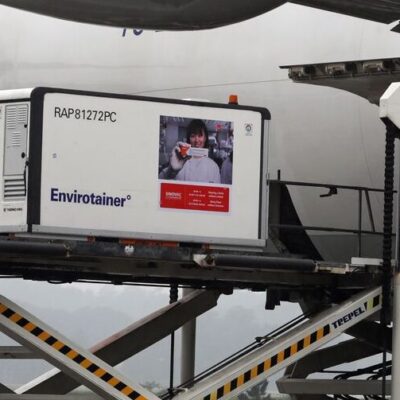 Chega em São Paulo avião com 6 mil litros de IFA para o Butantan