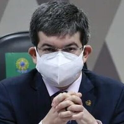 Governo ignorou 53 e-mails de ofertas feitas pela Pfizer, diz Randolfe Rodrigues