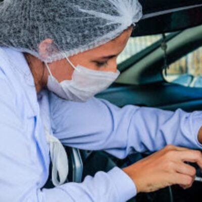 Ilhéus retoma vacinação via drive-thru para pessoas com 47 anos ou mais nesta segunda (21)