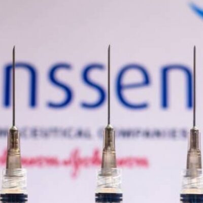 Metade do primeiro lote de vacinas da Janssen será destinado a Salvador
