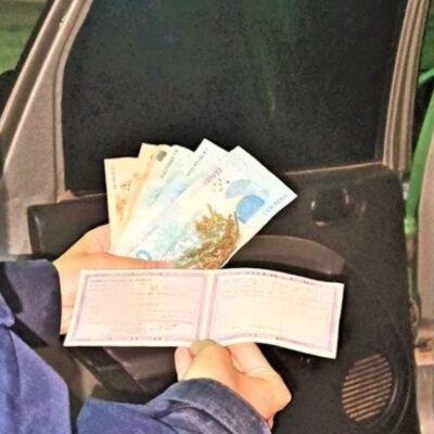 Motorista sem CNH tenta subornar policiais com R$ 200 e acaba preso