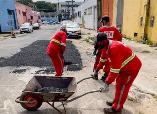 Operação tapa buracos é retomada para melhoria das vias urbanas de Ilhéus
