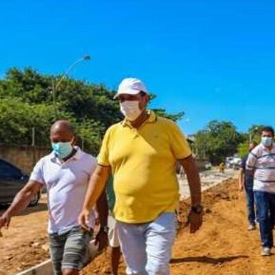 Prefeito vistoria serviço de pavimentação e anuncia melhorias para os altos de Ilhéus