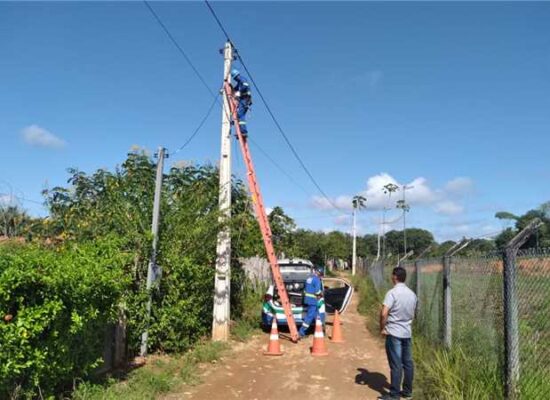 Prefeitura de Ilhéus implanta 21 novos postes de iluminação nas zonas urbana e rural da cidade