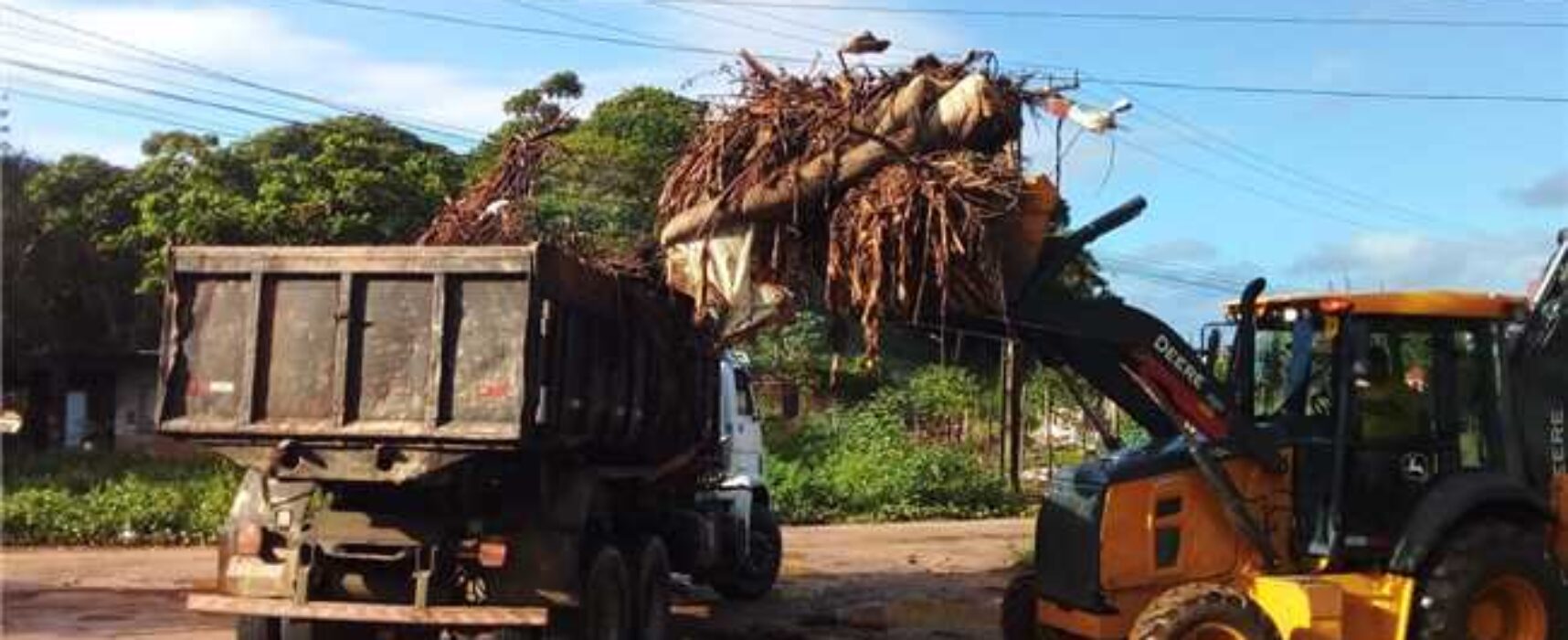 Prefeitura de Ilhéus realiza mutirão de limpeza e recolhe mais de 200 toneladas de lixo