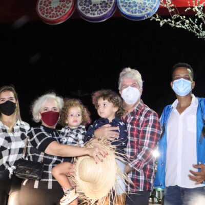 Prefeitura de Ubaitaba ornamenta cidade com tema de Junino e homenageia Isaquias Queiroz no Arraiá Olímpico.