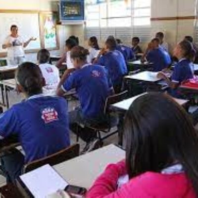 APLB e governo seguem diálogo e aulas semipresenciais estão mantidas