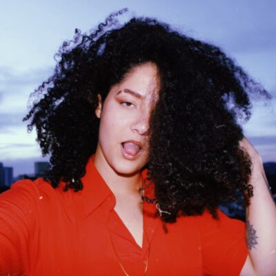 Baiana LIA, ex The Voice Kids, lança projeto especial com covers que vão de Caetano Veloso à Luiz Caldas