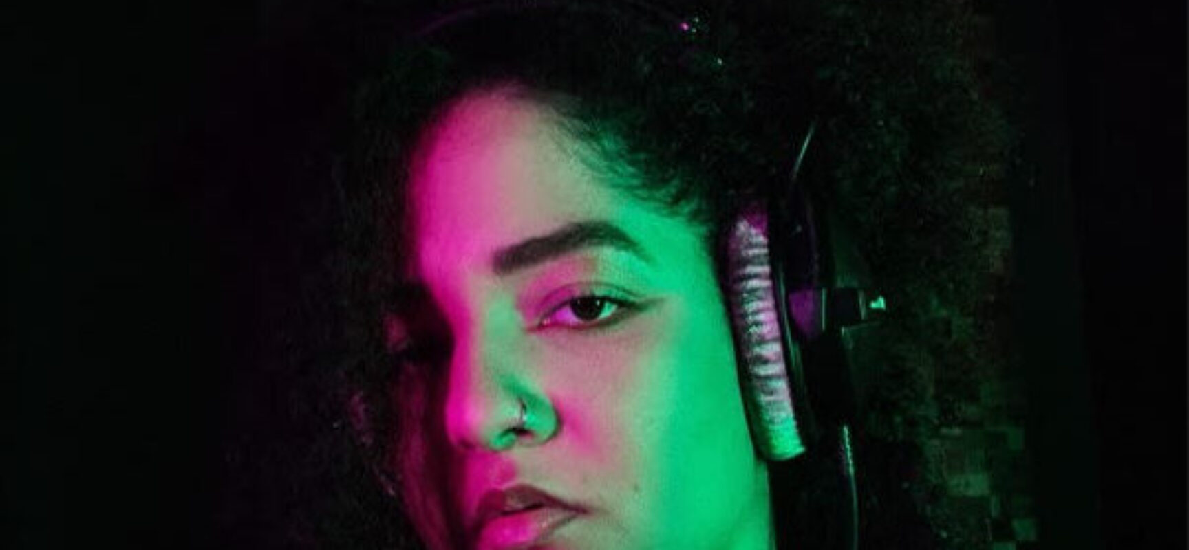 Baiana LIA lança Mashup e recebe elogios de Luiz Caldas