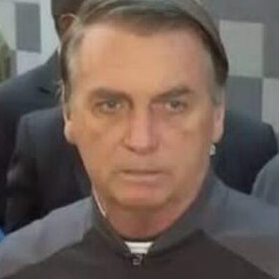 Bolsonaro deixa hospital em São Paulo e retorna a Brasília