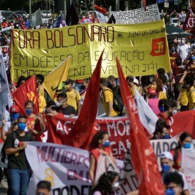 Cidades brasileiras têm atos contra corrupção e por mais vacinas