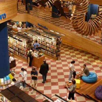 “É o processo de evolução do mercado editorial”, diz pesquisadora sobre fechamento de livrarias
