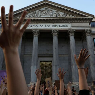 Espanha diz que sexo não consensual é estupro e endurece leis