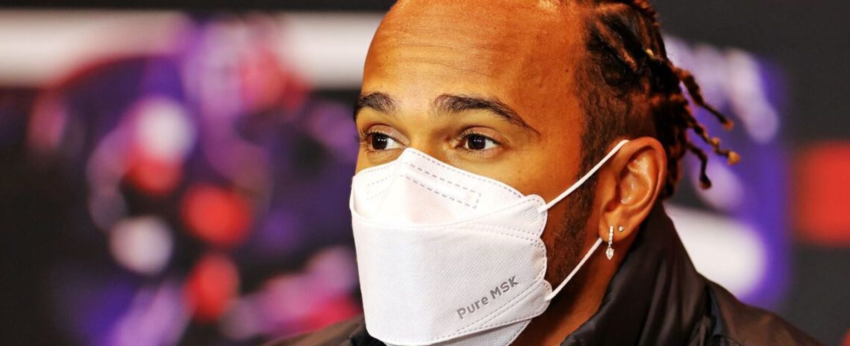 Hamilton vence GP da Inglaterra pela oitava vez em corrida controversa