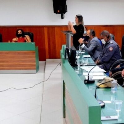 No Dia Nacional do Intérprete de Libras, situação dos deficientes auditivos de Ilhéus ganha debate na Câmara