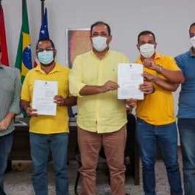 Prefeito Mário Alexandre assina PCCR para agentes de trânsito de Ilhéus