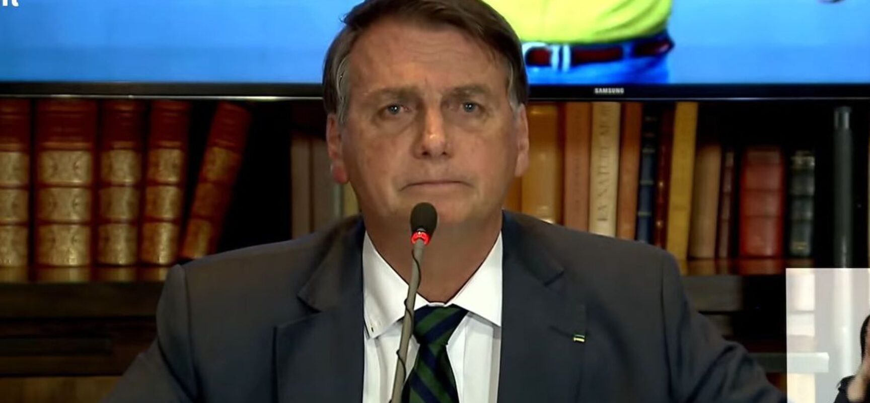Presidente defende voto impresso nas eleições durante live