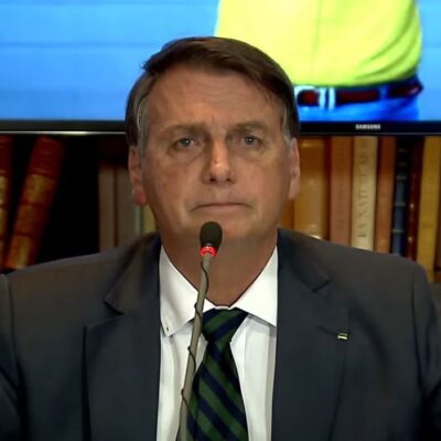 Presidente defende voto impresso nas eleições durante live