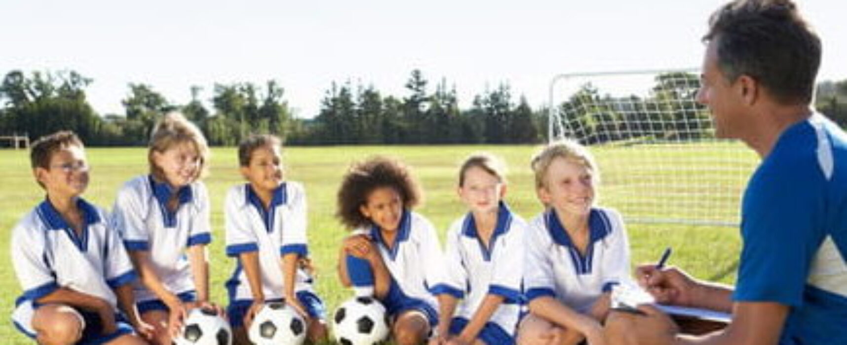 Seu filho quer ser jogador de futebol? Saiba o momento certo de colocá-lo em uma escolinha