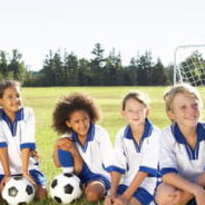Seu filho quer ser jogador de futebol? Saiba o momento certo de colocá-lo em uma escolinha