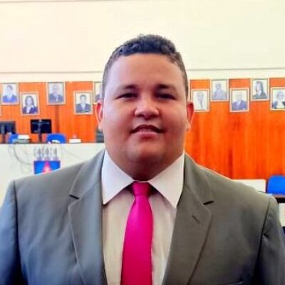 Situação de perigo com postes velhos na zona sul preocupa vereador Kaíque Souza