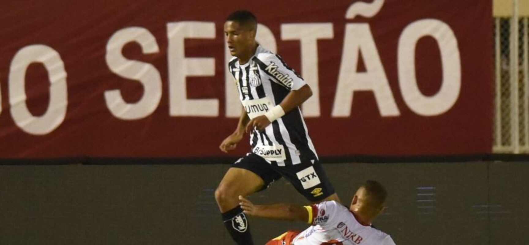 Apesar de derrota, Santos avança na Copa do Brasil