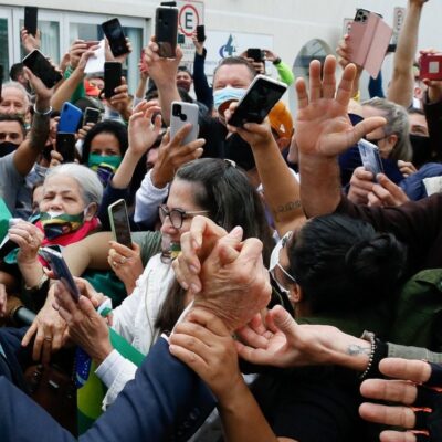 Após chamar pra briga, Bolsonaro volta a atacar Barroso: “Filho da puta…”