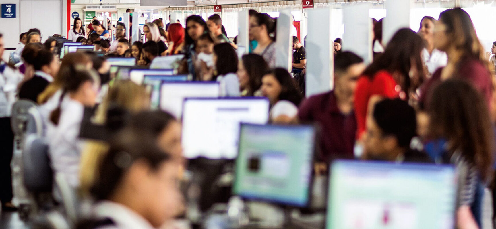 BRASIL: Emprego no setor de serviços oscila e preocupa na retomada econômica