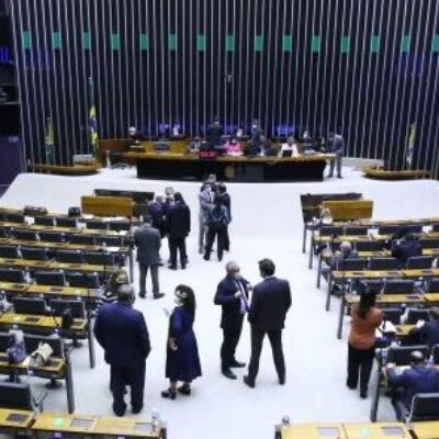 Sobras partidárias e quarentena de militares geram polêmica no debate do novo Código Eleitoral