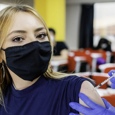 COVID-19: Ilhéus inicia vacinação para pessoas com 18 anos ou mais nesta quarta-feira (18)