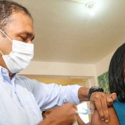 Ilhéus dá continuidade à vacinação com 1ª e 2ª dose contra a Covid-19 nesta segunda (9)