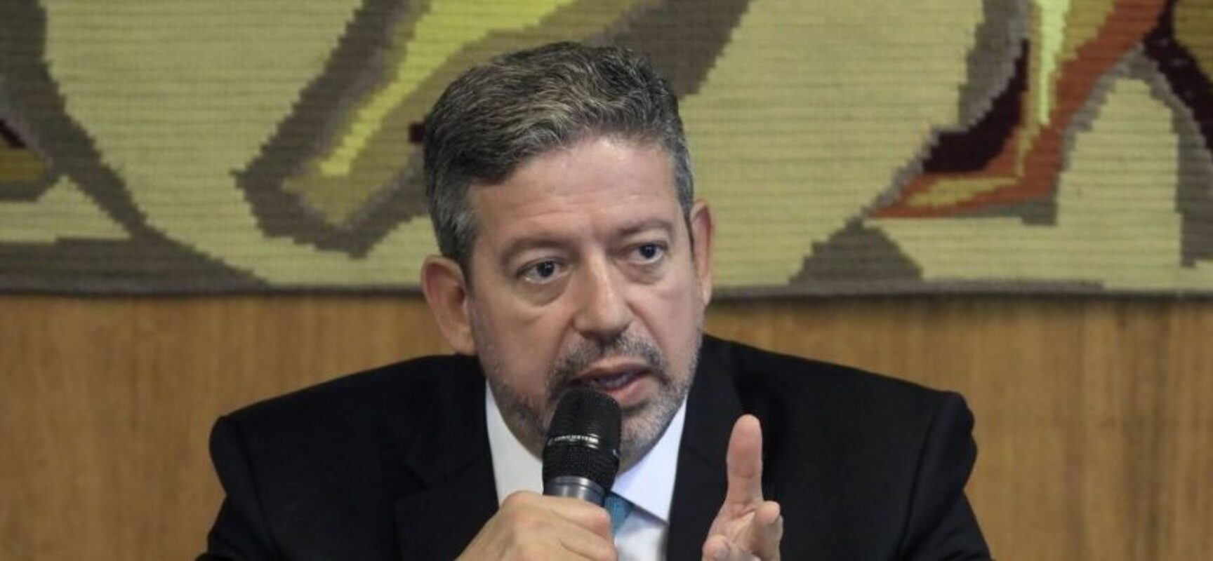 Lira diz que reforma administrativa precisa ser aprovada ainda em agosto