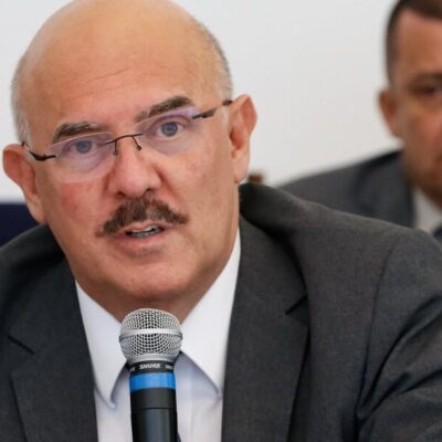 Ministro da Educação volta a questionar utilidade de diploma universitário por falta de emprego