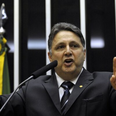 MPRJ denuncia policial por torturar ex-governador Garotinho na prisão