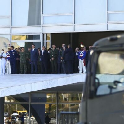 Pesquisadores defendem limite a ocupação de cargos civis por militares