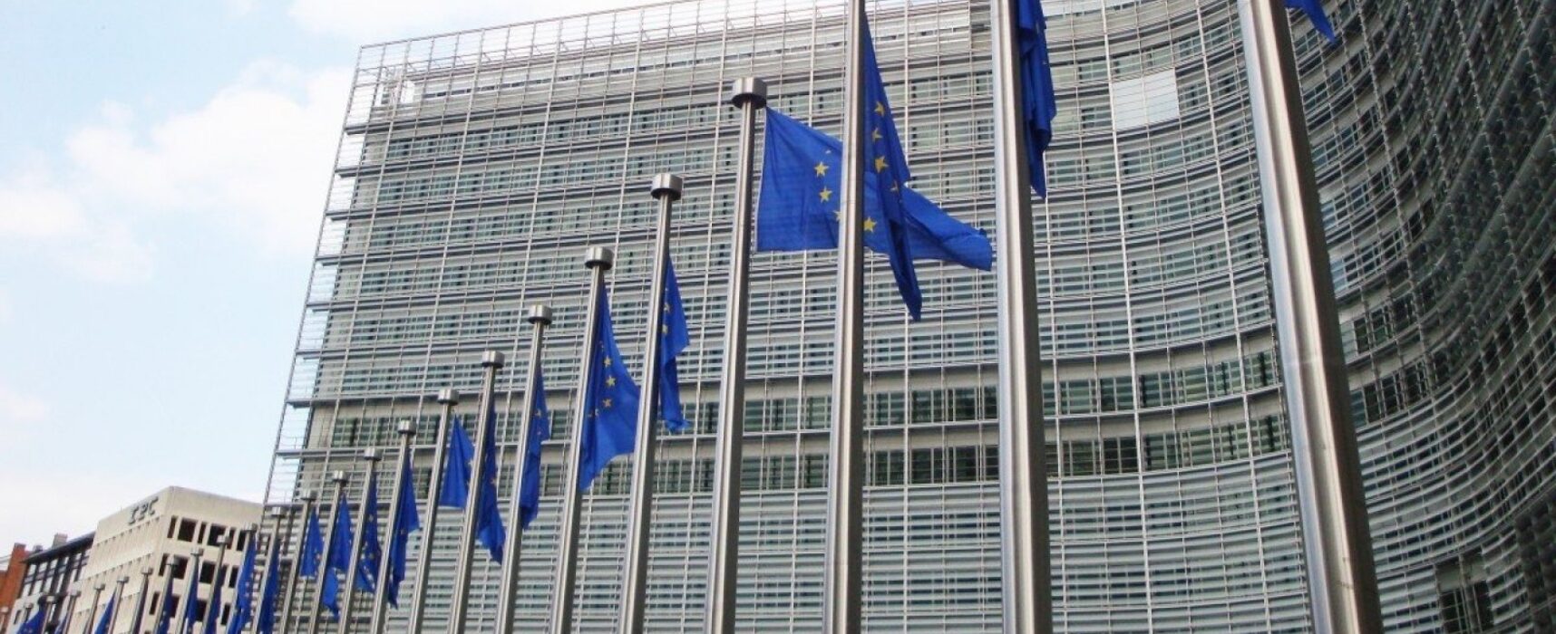 Pfizer e Moderna aumentam preços de vacinas em contrato com União Europeia