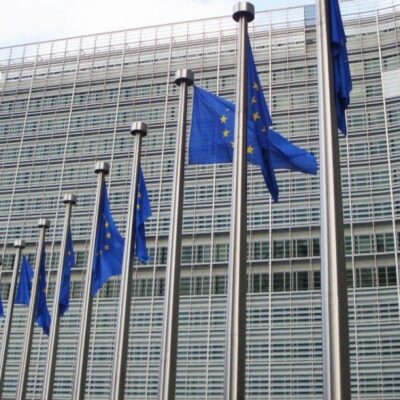 Pfizer e Moderna aumentam preços de vacinas em contrato com União Europeia